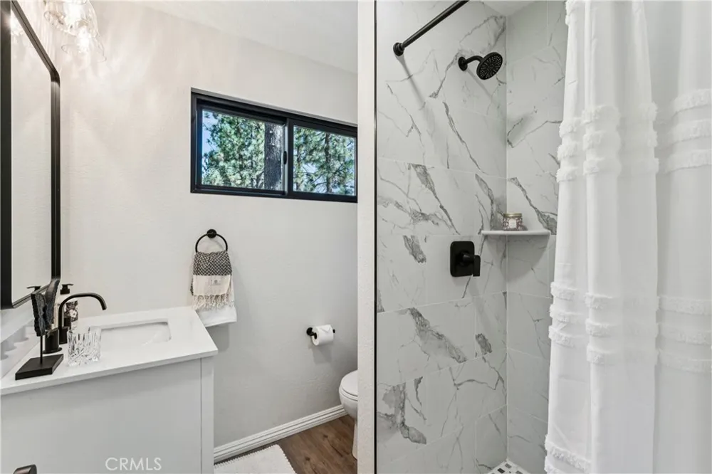 904 Angeles Big Bear City, CA 92314