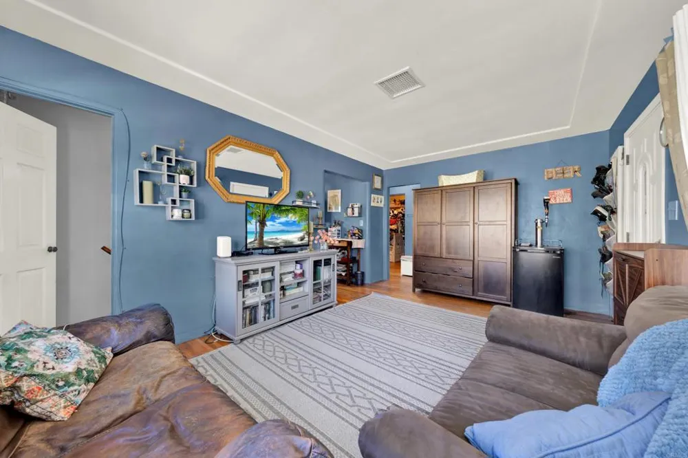 7008 Hybeth Drive La Mesa, CA 91941