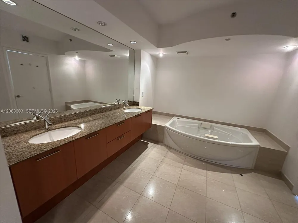 400 Alton Rd #901 Miami Beach, FL 33139