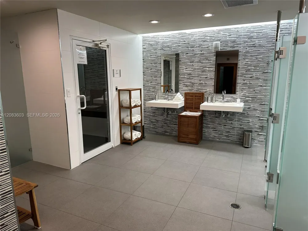 400 Alton Rd #901 Miami Beach, FL 33139