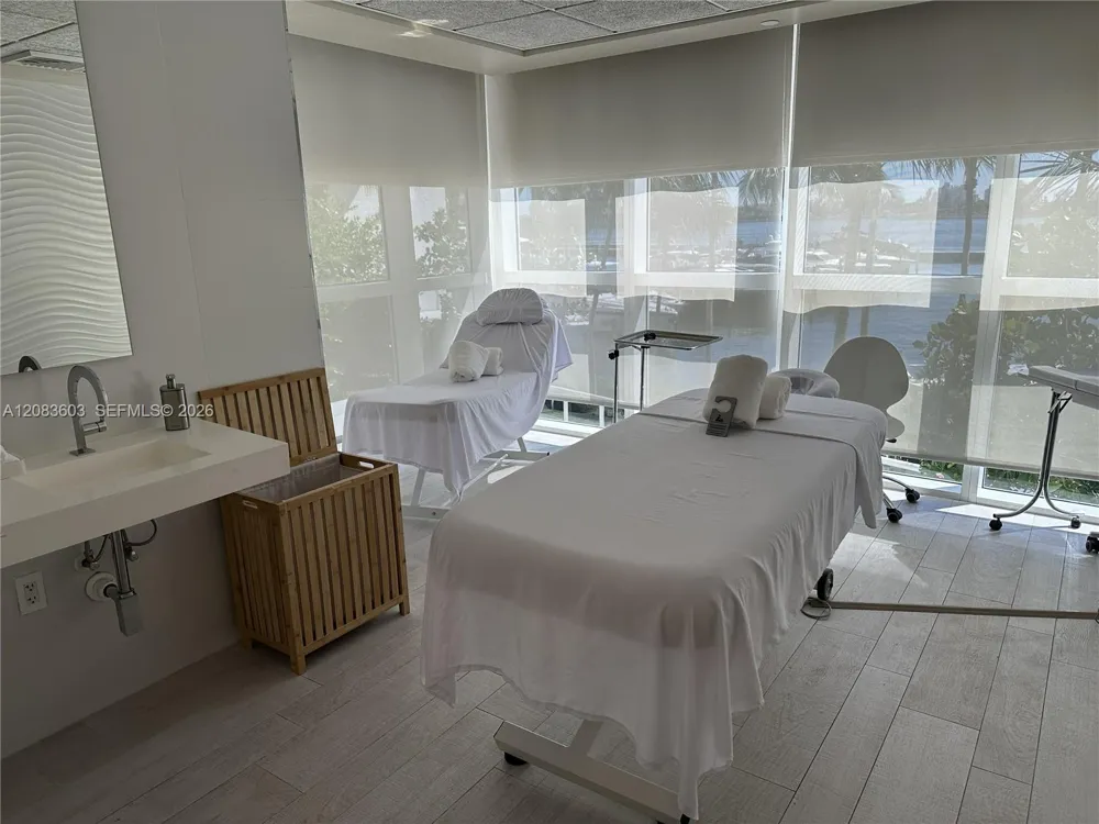 400 Alton Rd #901 Miami Beach, FL 33139