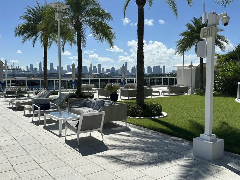400 Alton Rd #901 Miami Beach, FL 33139