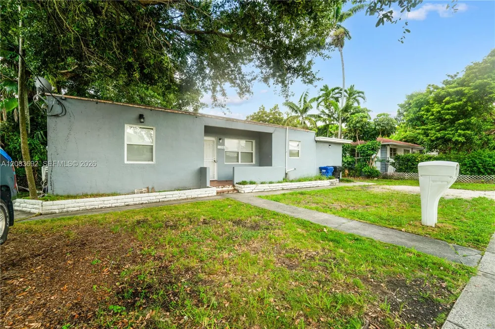 1136 NE 167th St #A North Miami Beach, FL 33162