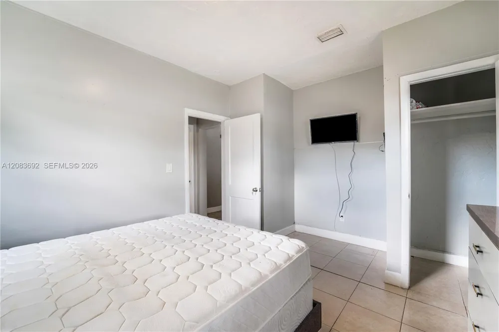 1136 NE 167th St #A North Miami Beach, FL 33162