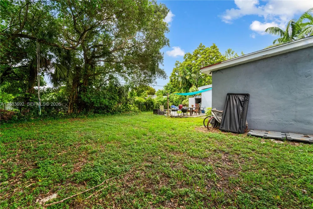 1136 NE 167th St #A North Miami Beach, FL 33162