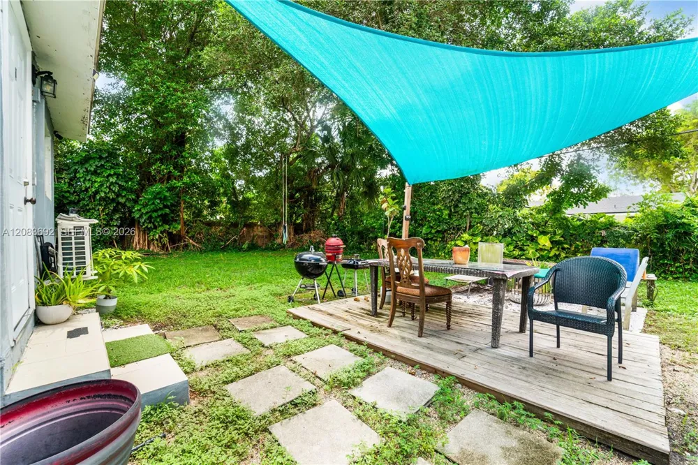 1136 NE 167th St #A North Miami Beach, FL 33162