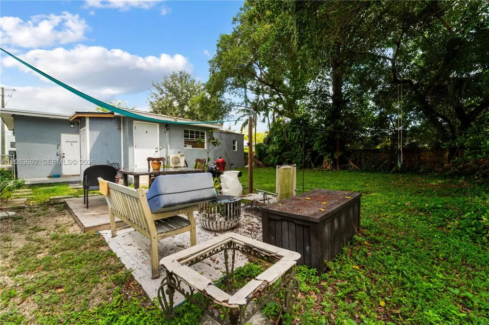 1136 NE 167th St #A North Miami Beach, FL 33162