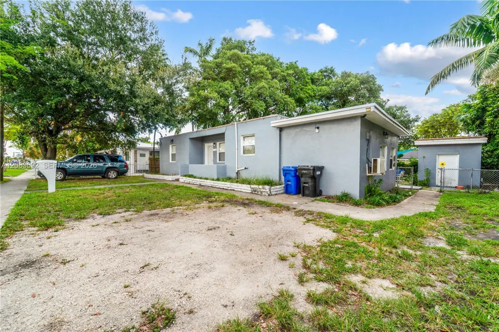 1136 NE 167th St #A North Miami Beach, FL 33162