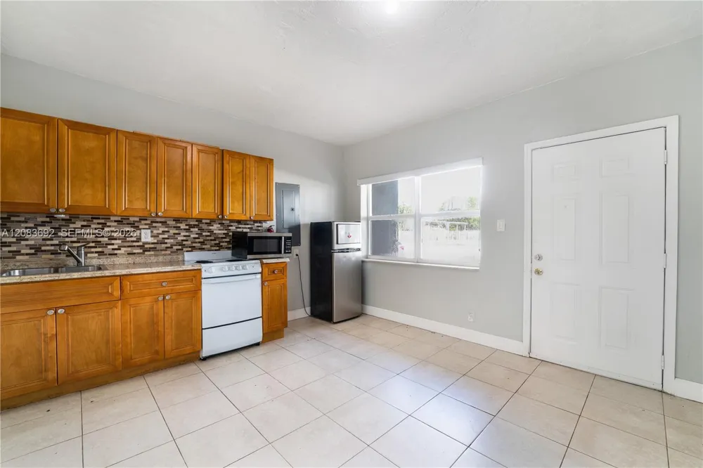 1136 NE 167th St #A North Miami Beach, FL 33162