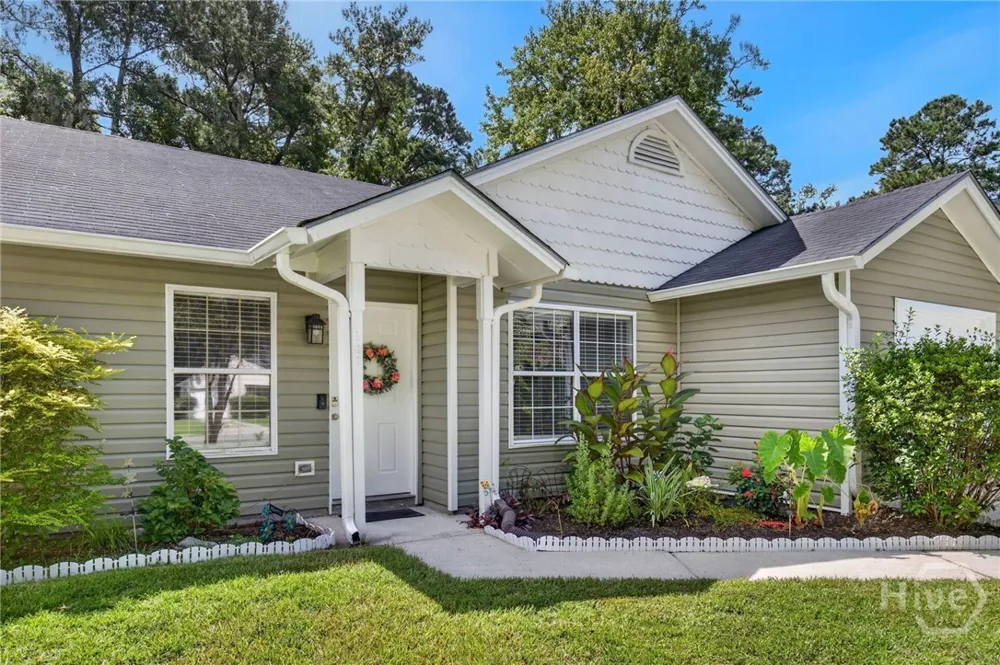 107 W White Hawthorne Drive Savannah, GA 31419