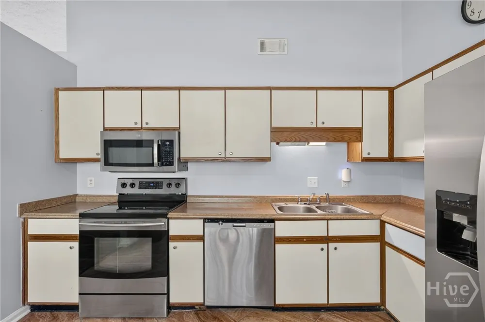 107 W White Hawthorne Drive Savannah, GA 31419