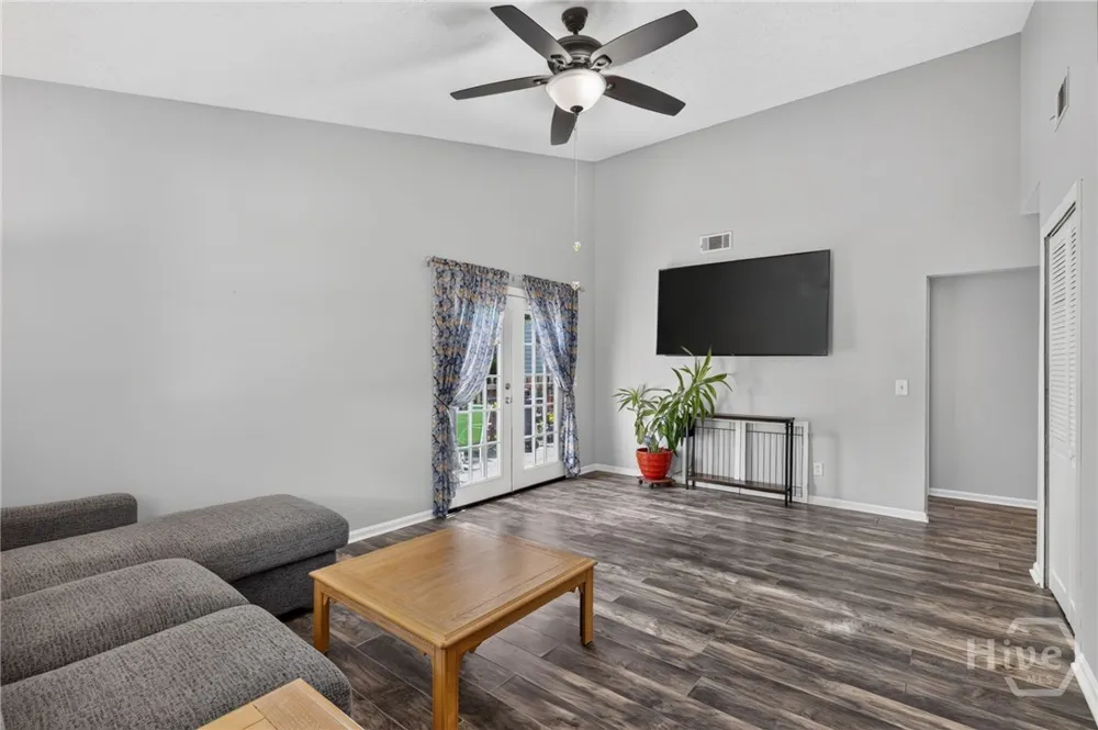 107 W White Hawthorne Drive Savannah, GA 31419