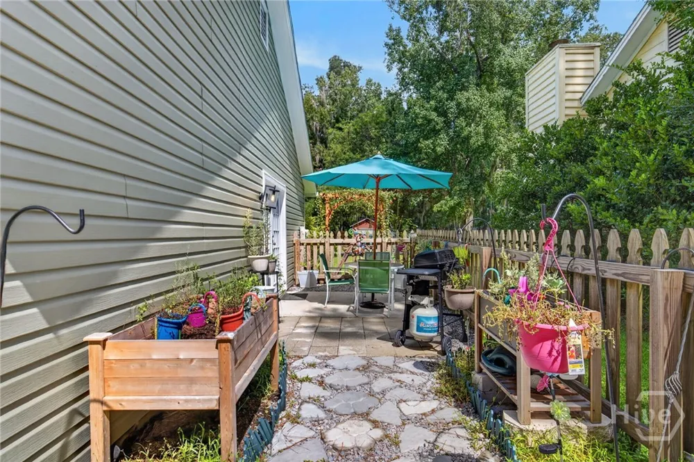 107 W White Hawthorne Drive Savannah, GA 31419