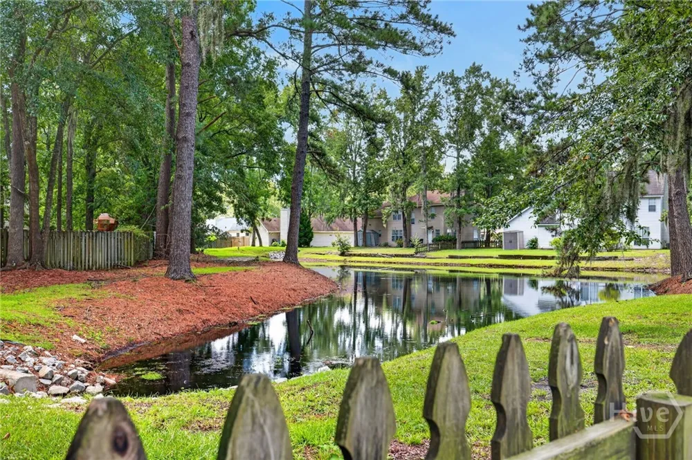 107 W White Hawthorne Drive Savannah, GA 31419