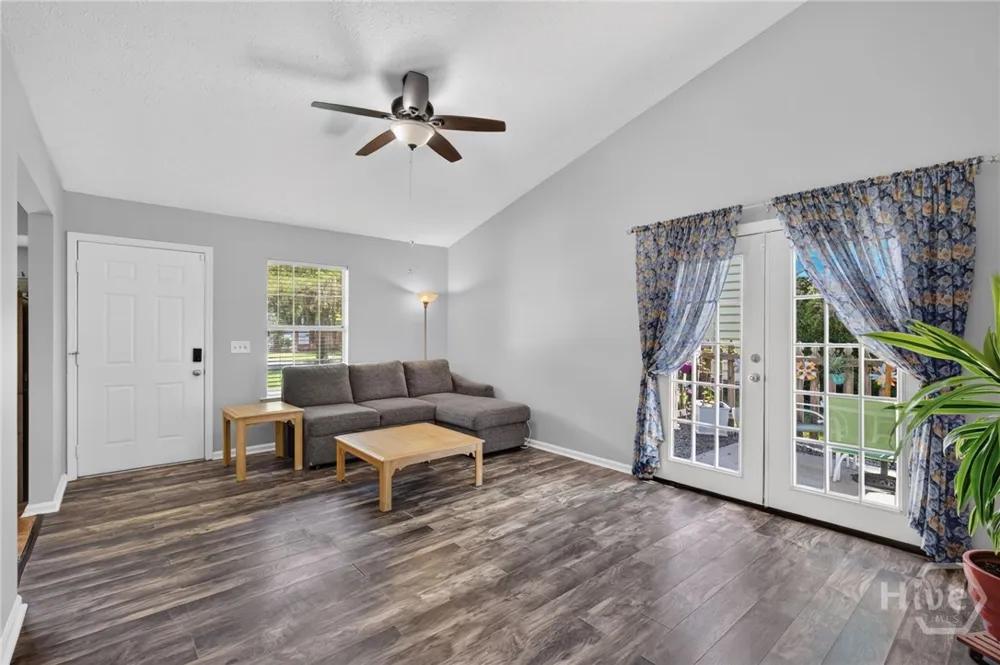 107 W White Hawthorne Drive Savannah, GA 31419
