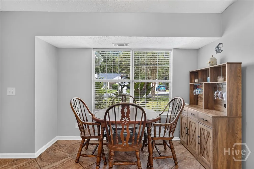 107 W White Hawthorne Drive Savannah, GA 31419