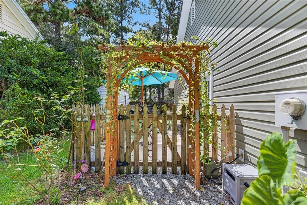 107 W White Hawthorne Drive Savannah, GA 31419