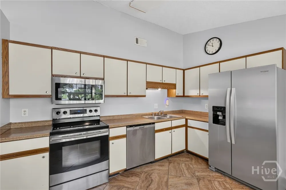 107 W White Hawthorne Drive Savannah, GA 31419