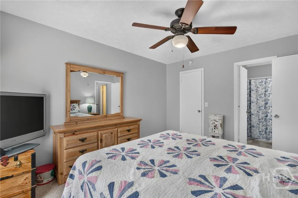 107 W White Hawthorne Drive Savannah, GA 31419