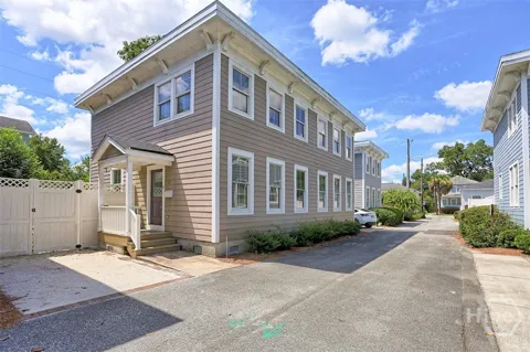 107 W 31st Lane