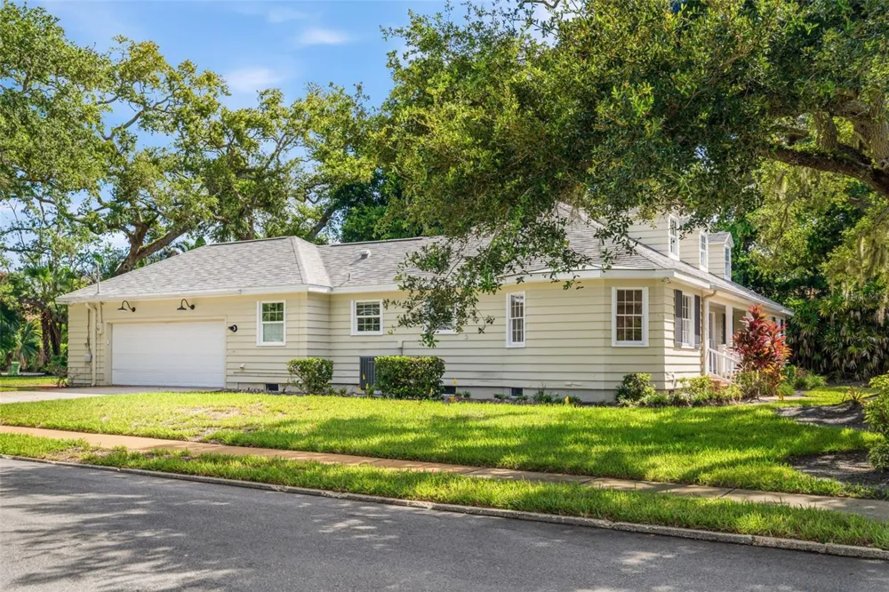 1585 SOUTH DRIVE Sarasota, FL 34239