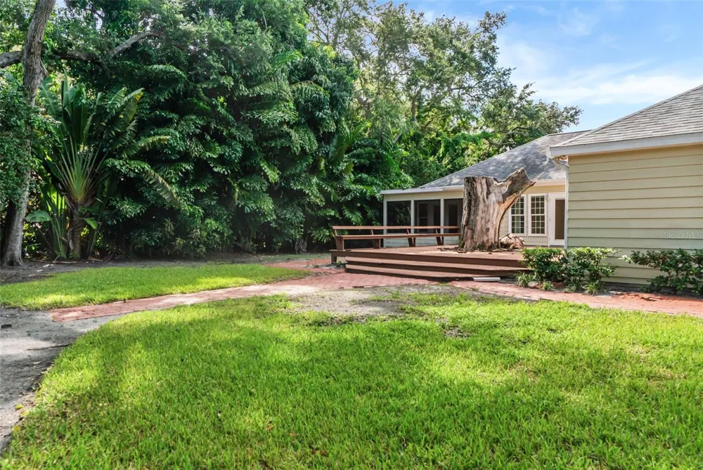 1585 SOUTH DRIVE Sarasota, FL 34239