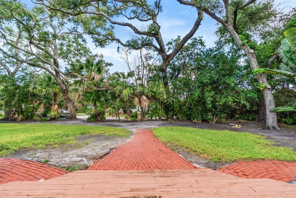 1585 SOUTH DRIVE Sarasota, FL 34239