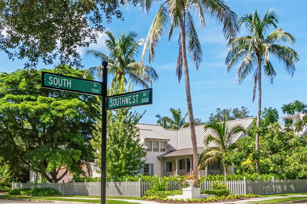 1585 SOUTH DRIVE Sarasota, FL 34239