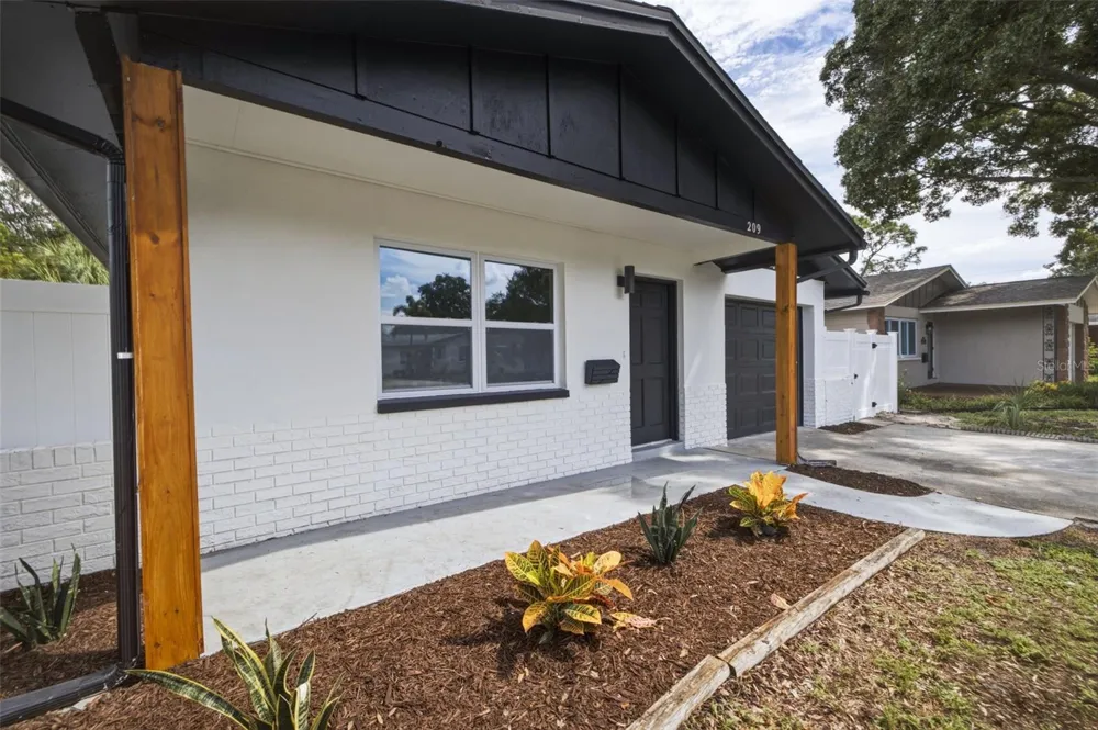 209 SE MONROE CIRCLE St Petersburg, FL 33703