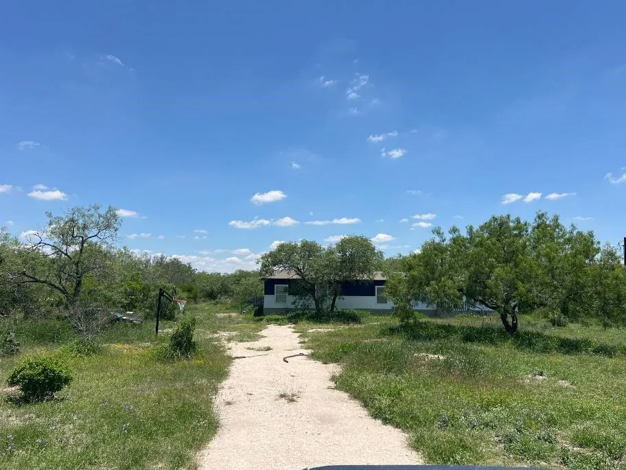 7796 Highway 359 Orange Grove, TX 78372