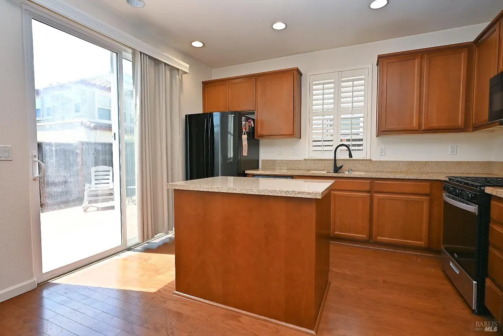 1174 Tocia Avenue Vacaville, CA 95687