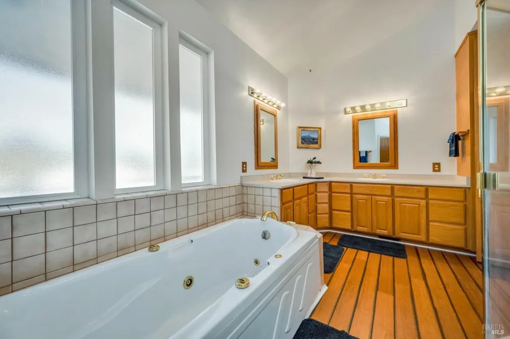 3740 Lakeshore Boulevard Lakeport, CA 95453