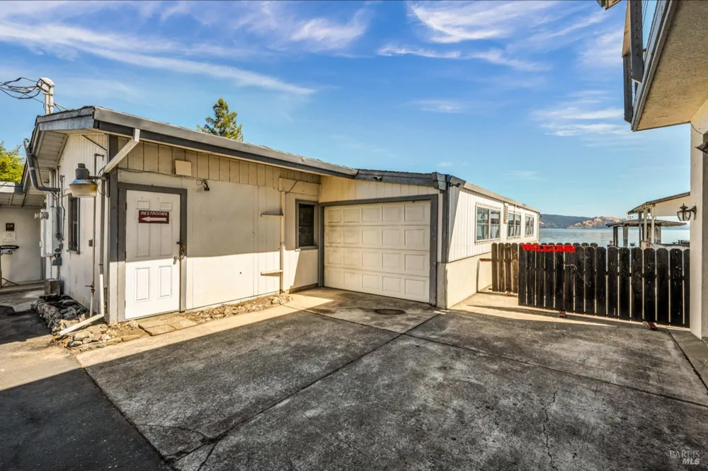 3740 Lakeshore Boulevard Lakeport, CA 95453