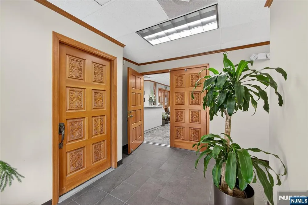 55 Paramus Paramus, NJ 07652