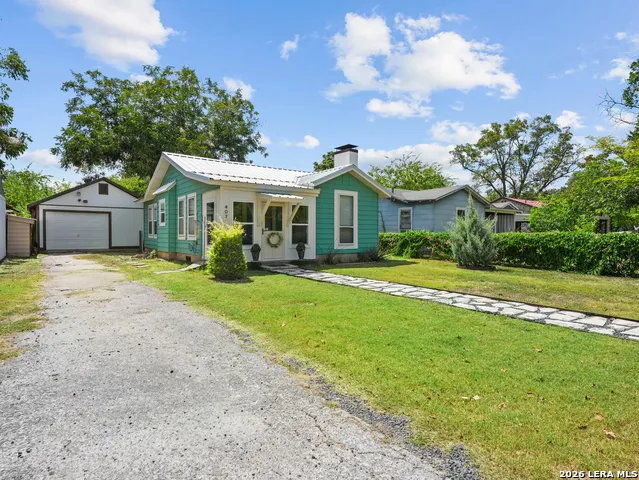 407 Lucille St Kerrville, TX 78028