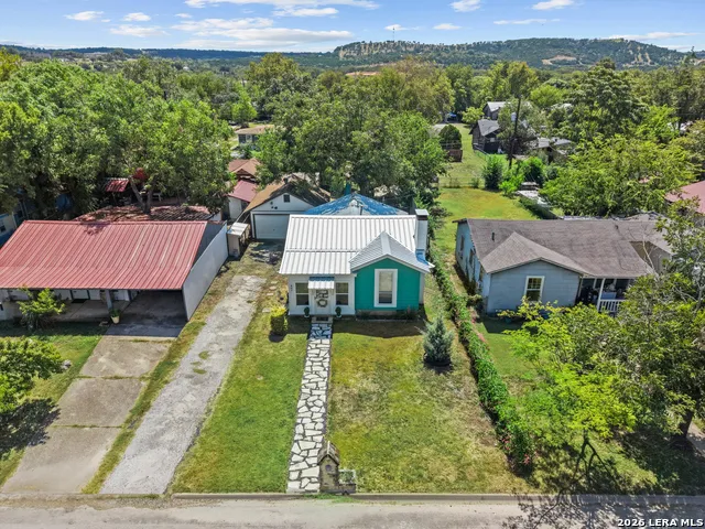 407 Lucille St Kerrville, TX 78028