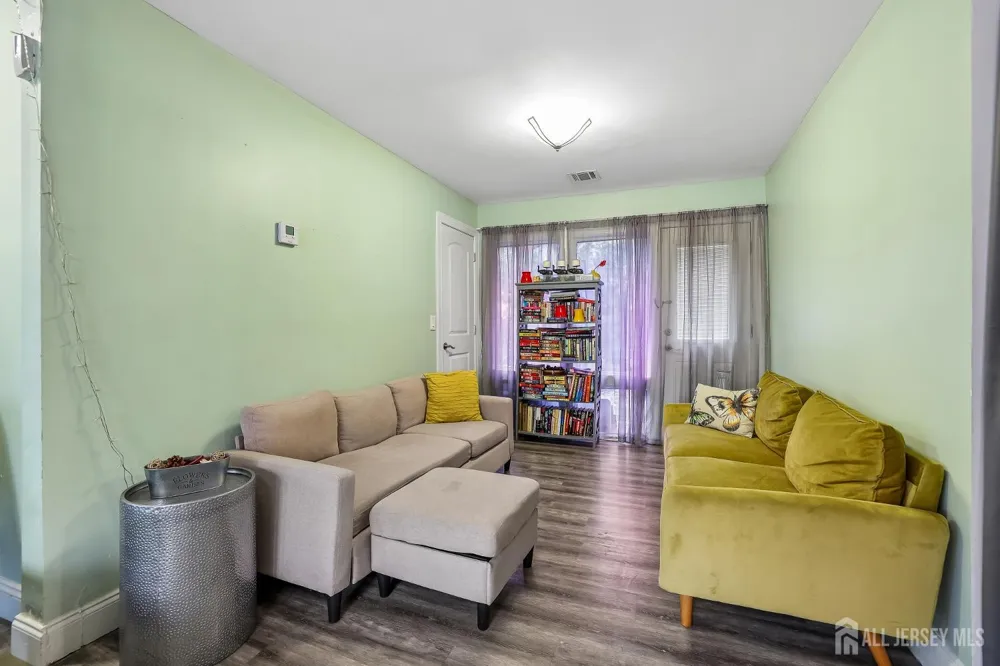382 Amherst Street East Orange, NJ 07018