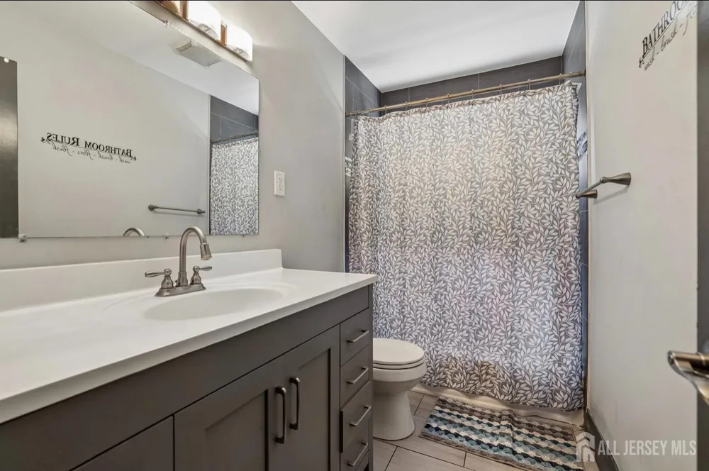 382 Amherst Street East Orange, NJ 07018