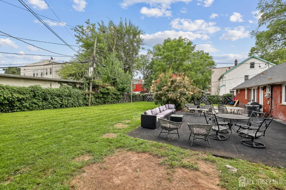 382 Amherst Street East Orange, NJ 07018