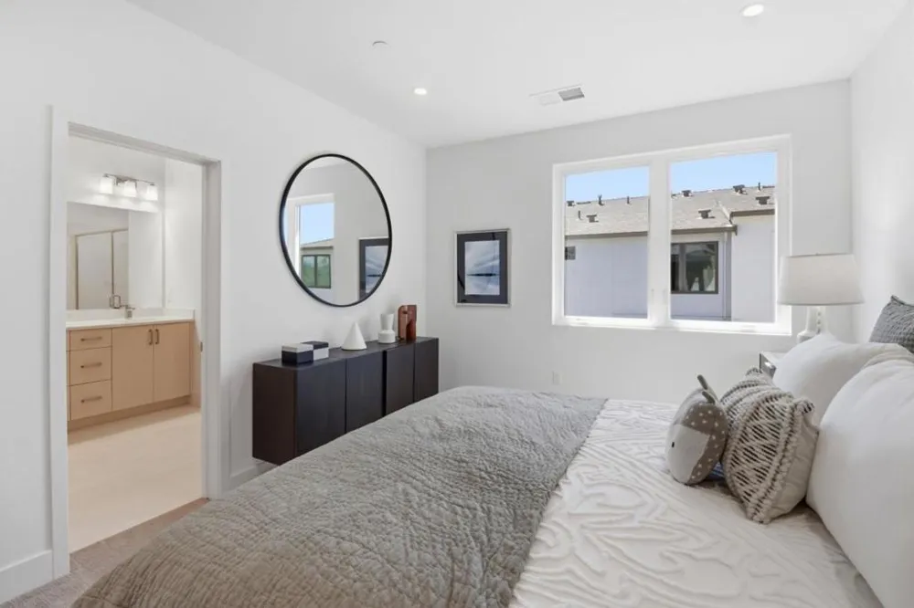 1107 Juana Court Palo Alto, CA 94303