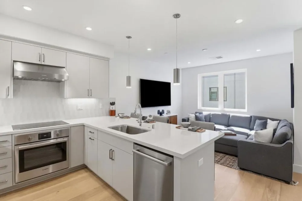 1107 Juana Court Palo Alto, CA 94303