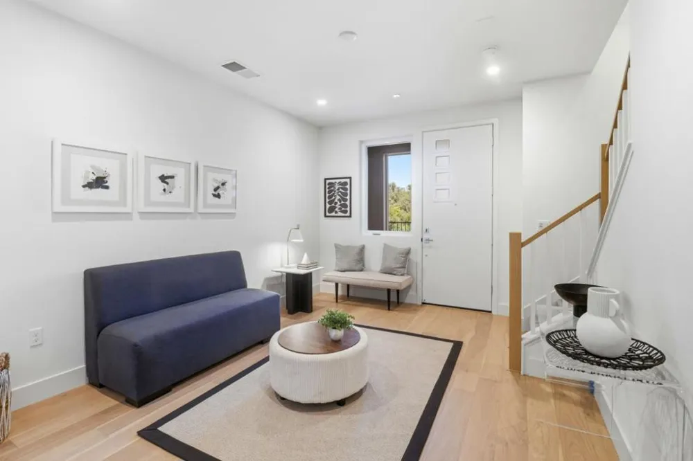 1107 Juana Court Palo Alto, CA 94303