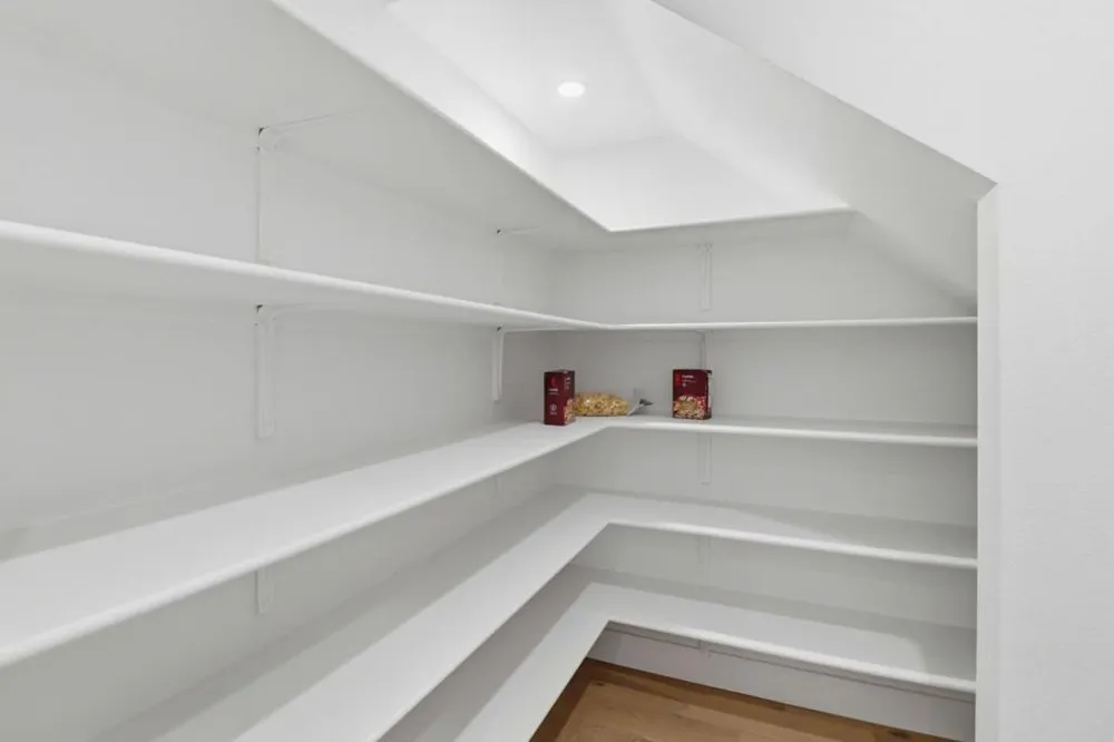 1107 Juana Court Palo Alto, CA 94303