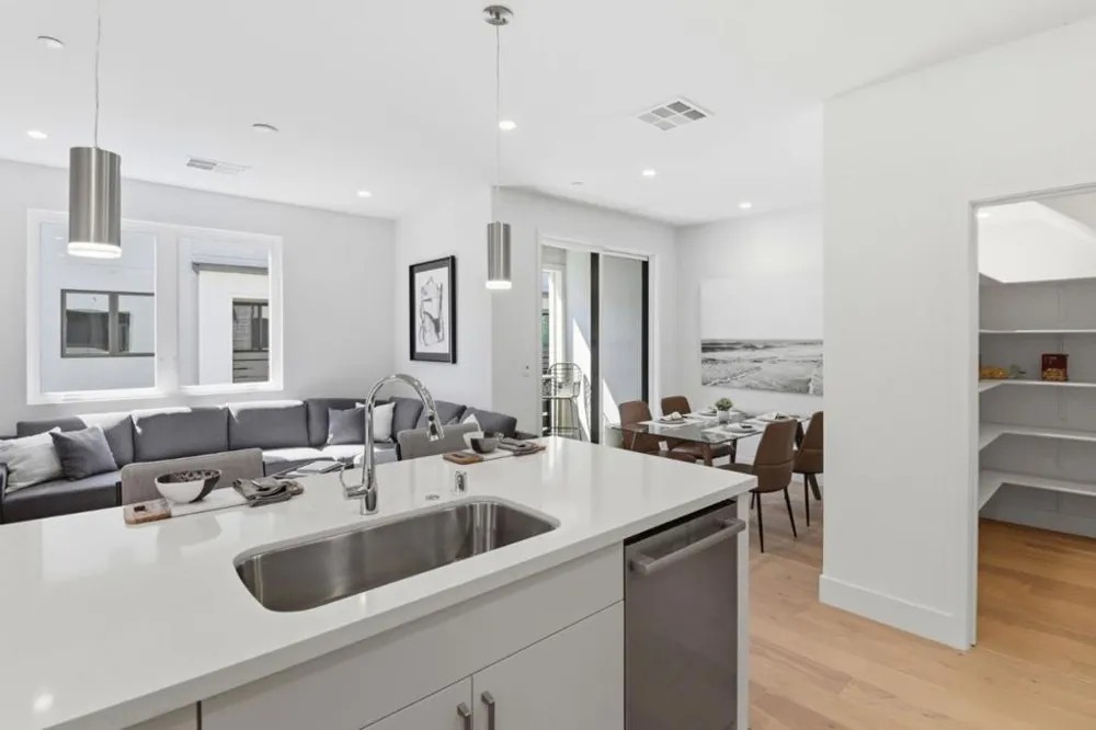 1107 Juana Court Palo Alto, CA 94303
