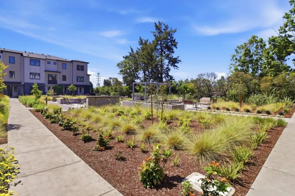 1107 Juana Court Palo Alto, CA 94303