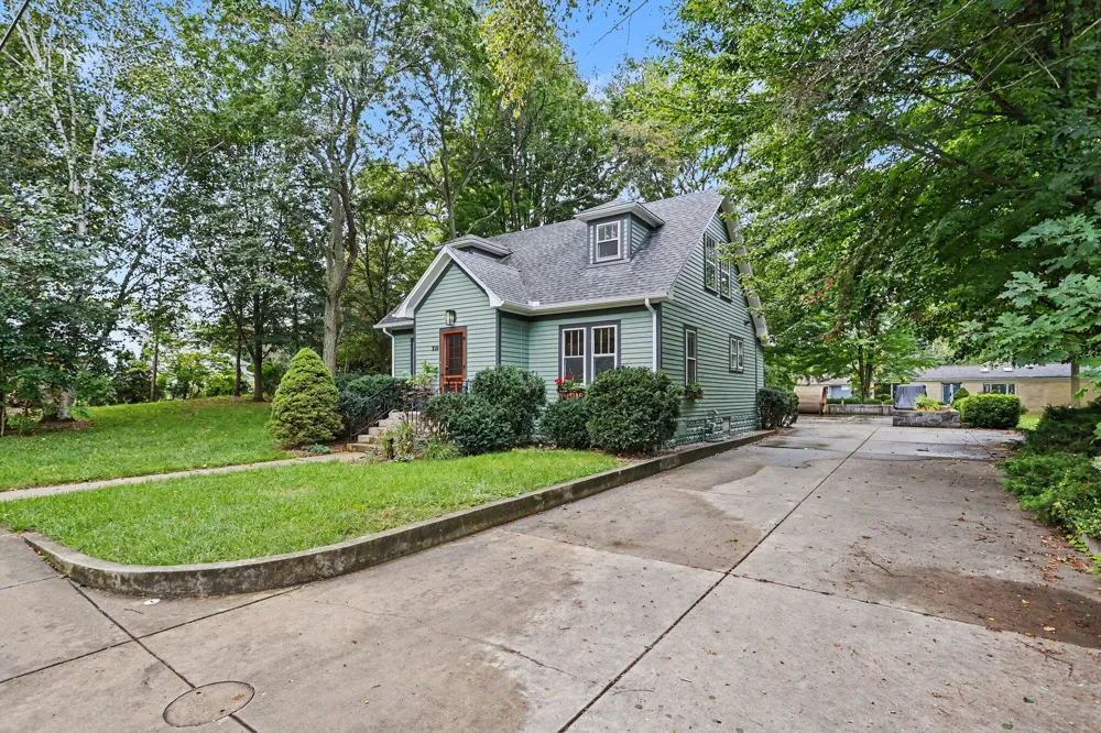 308 S Barker Street New Buffalo, MI 49117