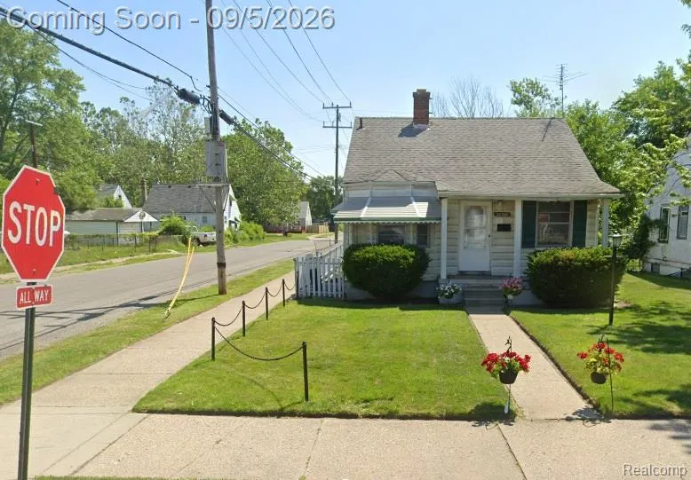 20320 Dresden Street Detroit City, MI 48205