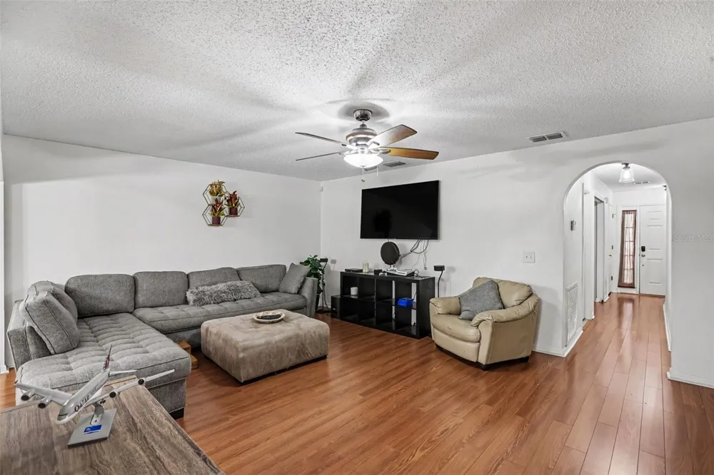 4607 ASHBURN SQUARE DRIVE Tampa, FL 33610