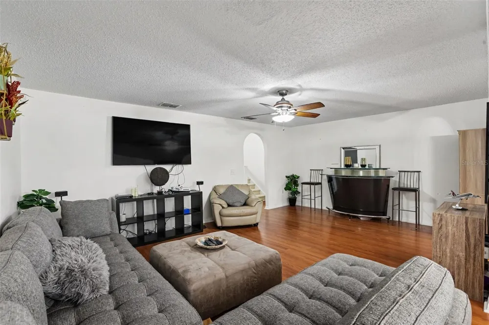 4607 ASHBURN SQUARE DRIVE Tampa, FL 33610