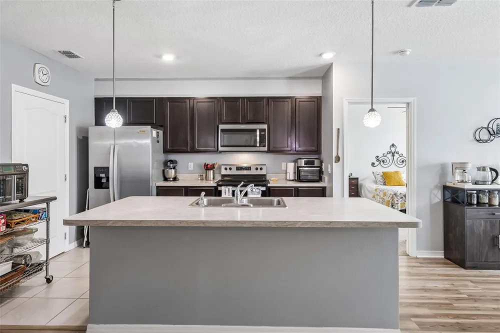 1768 HENIN CIRCLE Tavares, FL 32778